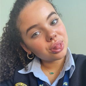 Meet your Posher, Mia
